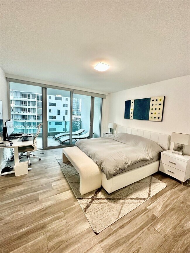 Building Photo - 1331 Brickell Bay Dr