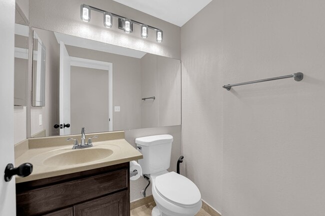 Building Photo - Charming 3 Bedroom ,2 bathroom in Paradise...