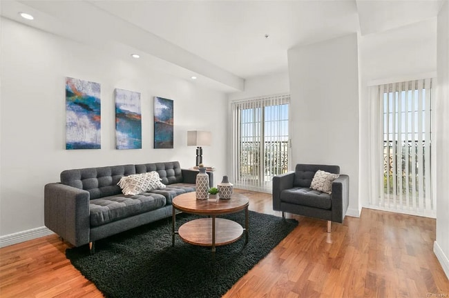 Building Photo - 975 Lincoln St