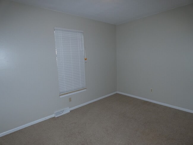 Building Photo - 5903 Creek View Dr