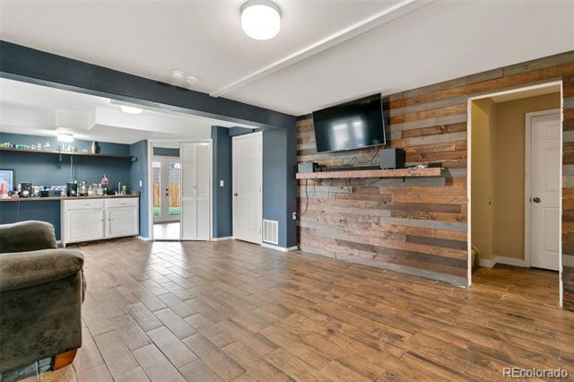 Building Photo - 2510 Brenton Dr