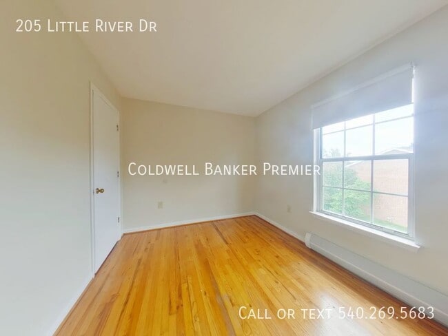 Building Photo - 205 Little River Dr