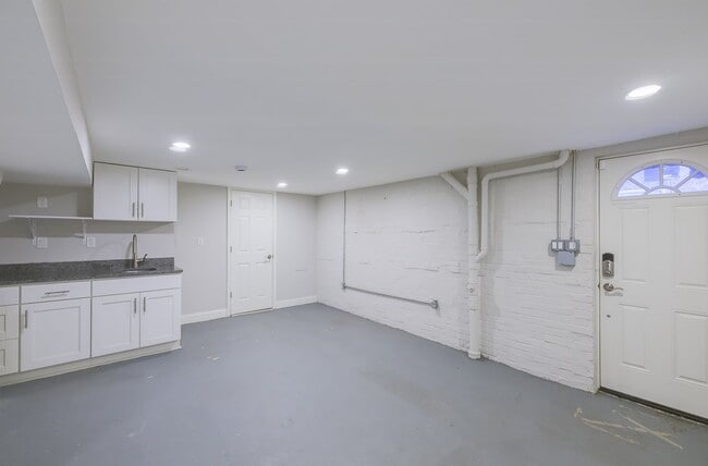 Building Photo - Modern End-Unit Townhome with Garage + Outdoor Space in SE DC