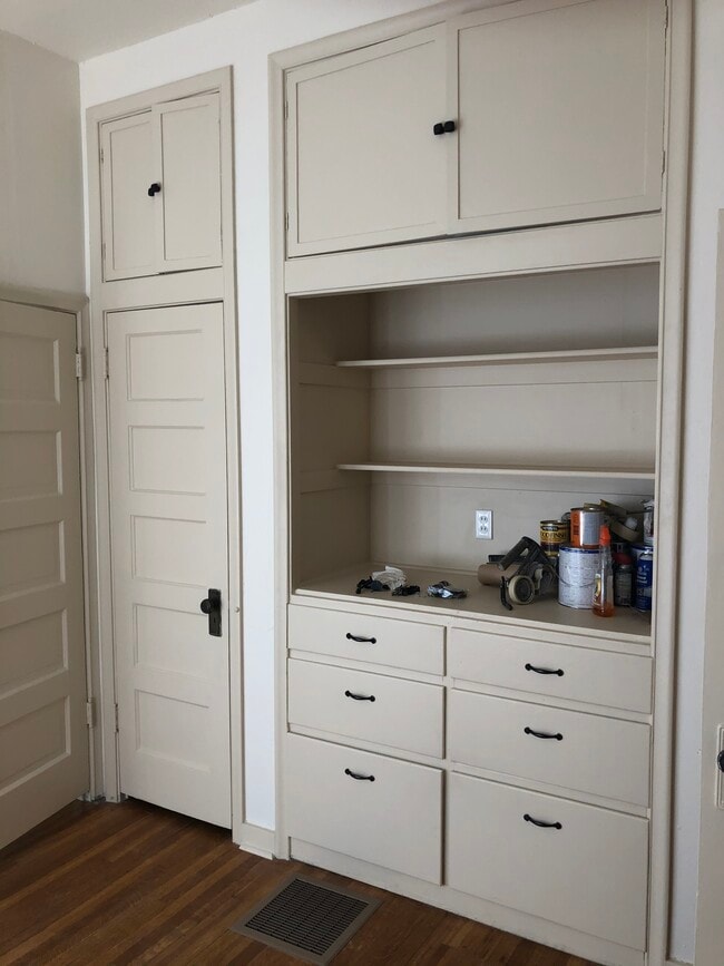 Building Photo - 214 N Canyon Rd