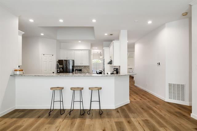 Building Photo - 624 Mossycup Oak Dr