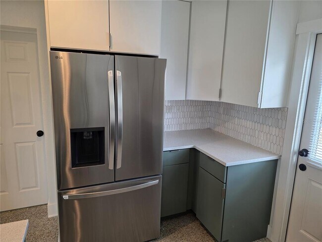 Building Photo - 430 80th Way