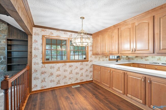 Building Photo - 12017 Camelot Dr SE