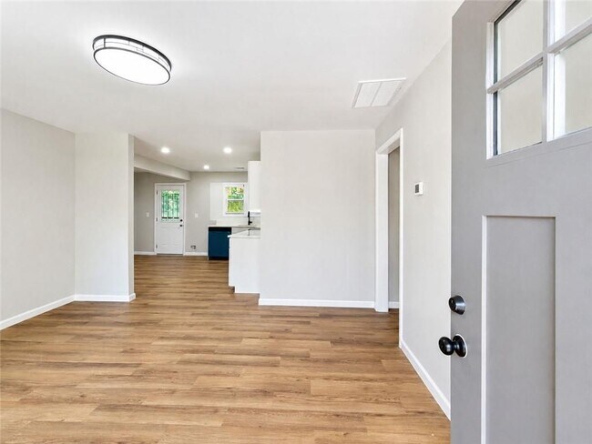 Building Photo - 1639 Bridgeport Dr NW