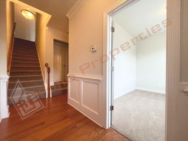 Building Photo - Brand New Carpet and Fresh Paint! Charming...