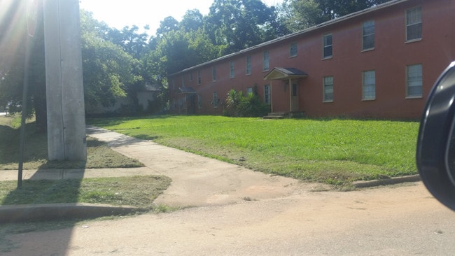 Primary Photo - 623 E Solomon St