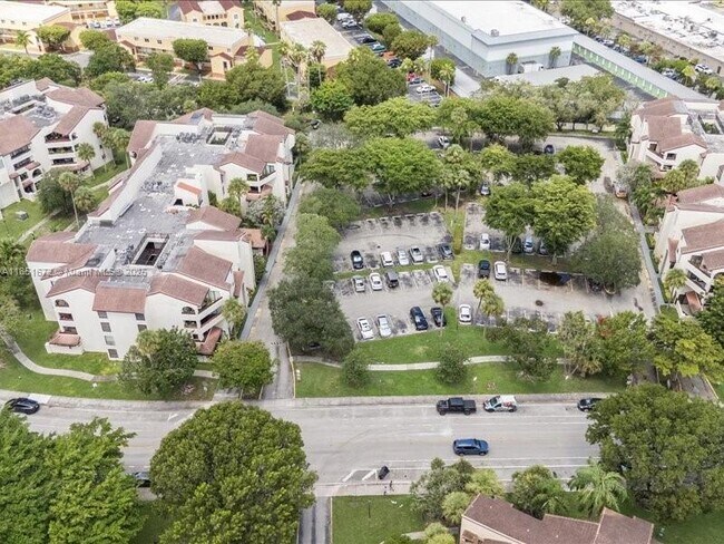 Building Photo - 9020 SW 125th Ave