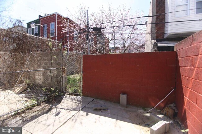 Building Photo - 1530 Fontain St