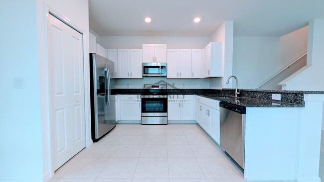 Building Photo - 6049 Shiner St