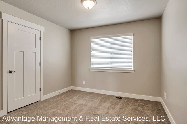 Building Photo - 3 br, 2 bath House - 795 Aspen Circle