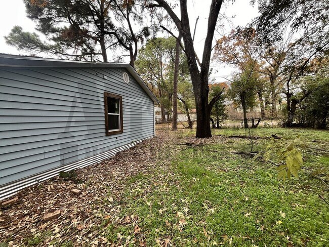 Building Photo - Beautifully updated 3-bedroom, 2-bathroom