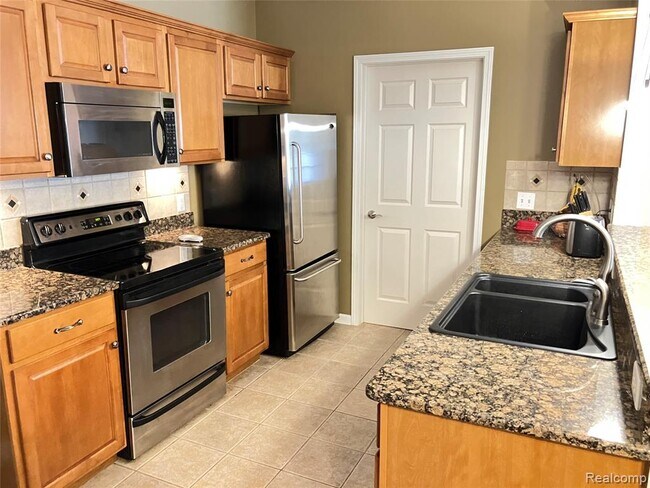 Building Photo - 331 Scio Village Ct