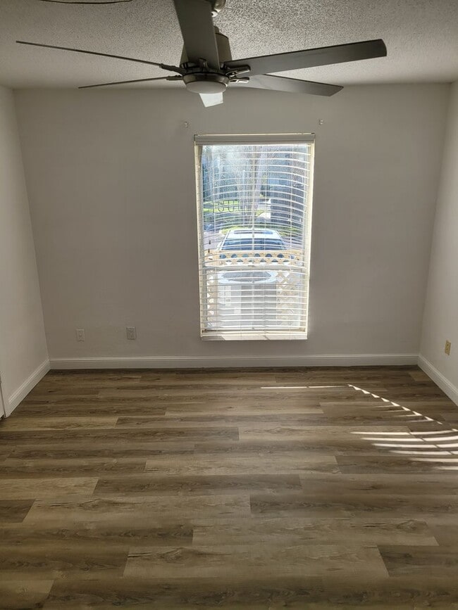 Building Photo - FOR RENT!!! BEAUTIFUL AND SPACIOUS 1 BED 1 BATH CONDO (FIRST FLOOR)...