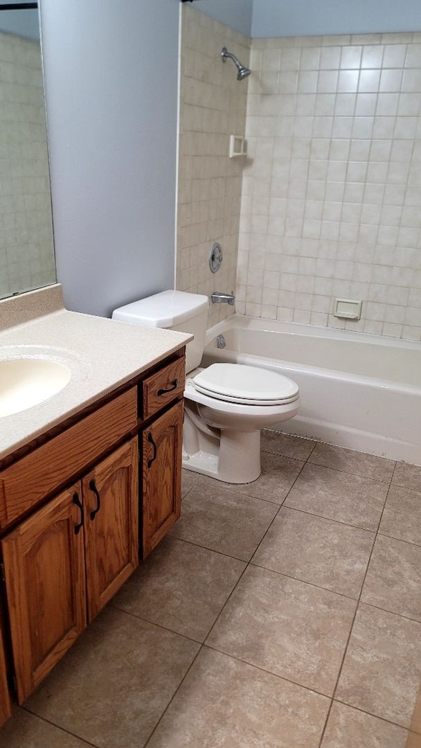 Building Photo - 1703 Lovers Lane Heights