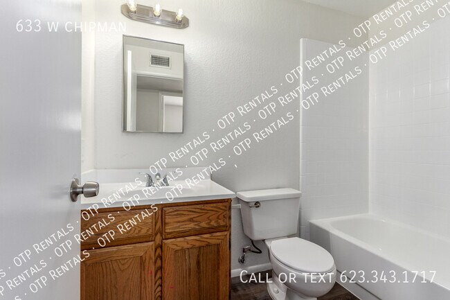 Building Photo - 633 w chipman-