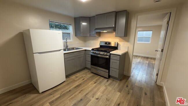 Building Photo - 385 Redondo Ave