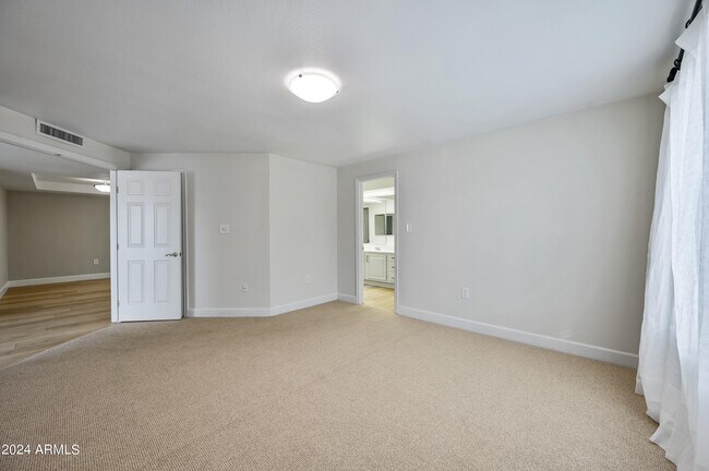 Building Photo - 17404 N 99th Ave