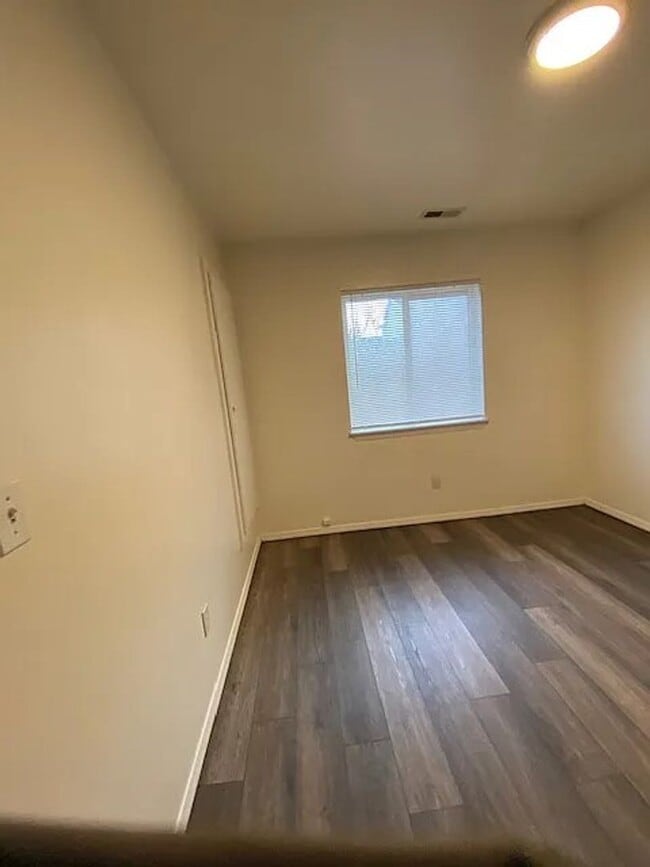 Building Photo - 839 S Division St