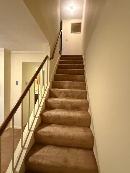 Building Photo - 101 Woodside Ave