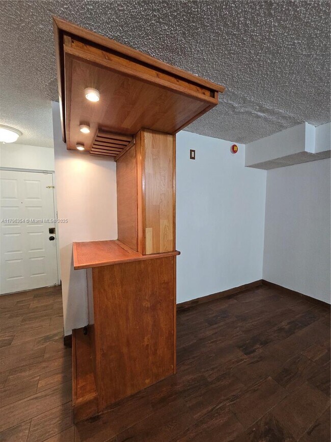 Building Photo - 10421 SW 157th Pl