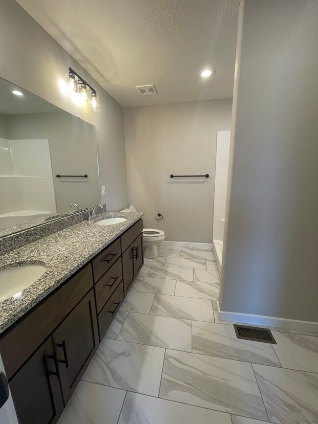 Building Photo - 671 N Jozlynn Ave