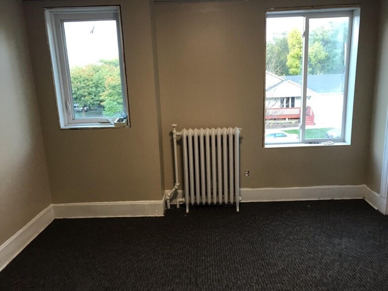 Building Photo - 513 Winslow Ave