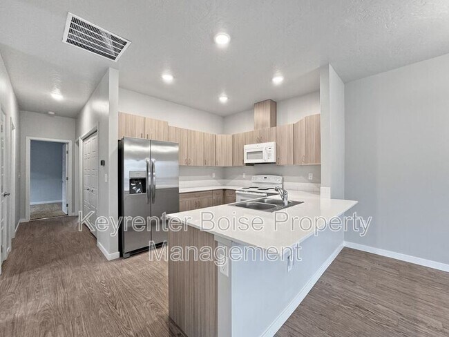 Building Photo - 4265 N Reed Ln
