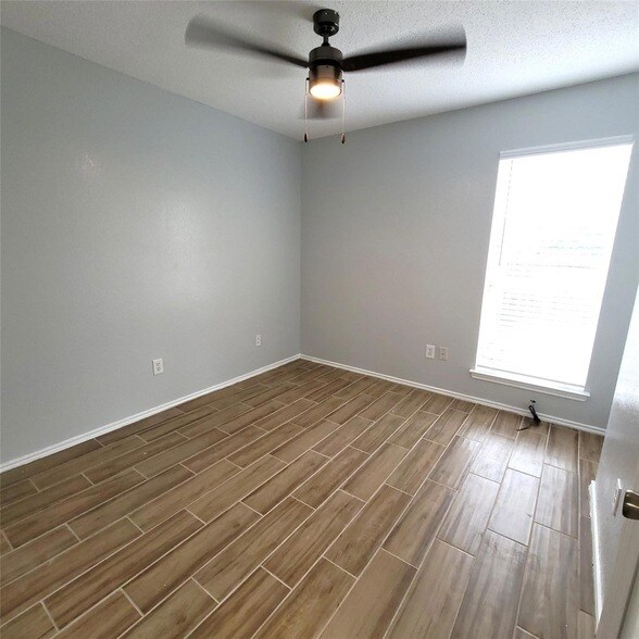 Building Photo - 1306 York Castle Dr