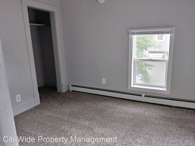 Building Photo - 4 br, 1.5 bath House - 413 4th St NE