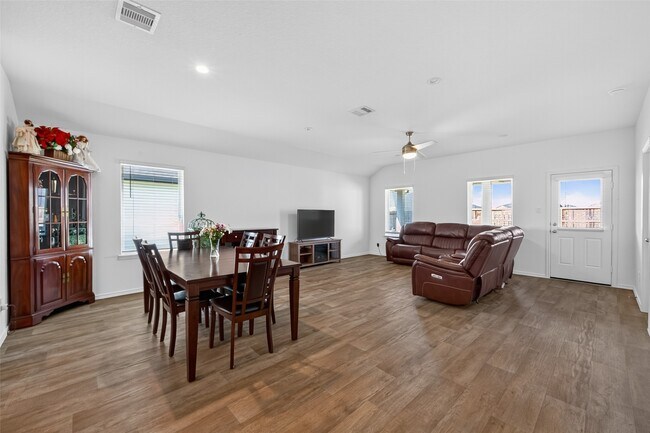 Building Photo - 7411 Canyon Chase Dr