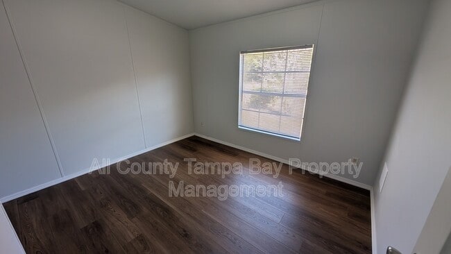 Building Photo - 3753 Oakwood Dr