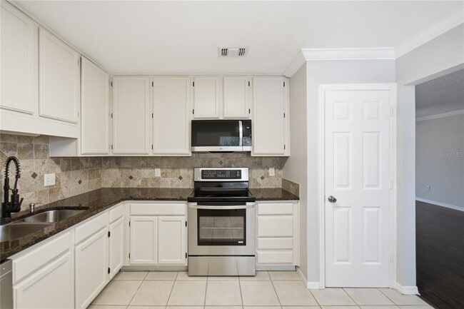 Building Photo - 4304 Clubside Dr