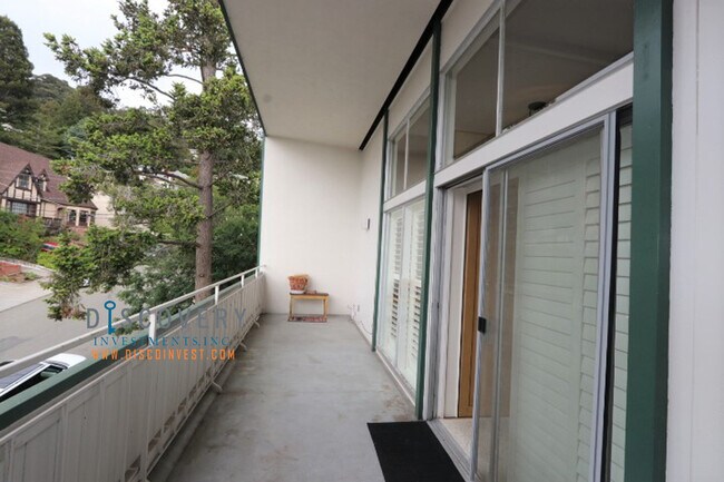 Building Photo - Contemporary North Berkeley Mid-Century 1 Bedroom Condominium