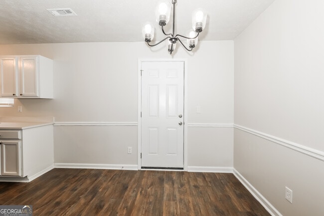 Building Photo - 9430 Sleepy Hollow Ln