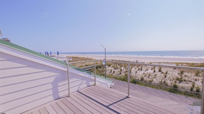 Building Photo - 5208 Boardwalk