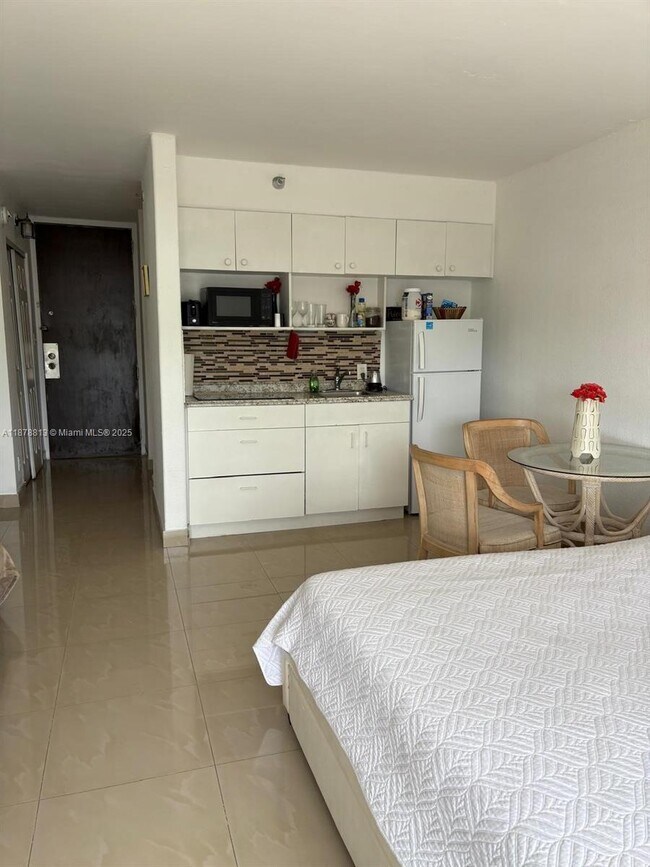 Building Photo - 16450 NW 2nd Ave