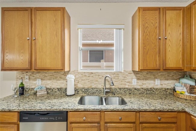 Building Photo - 422 Graystone Blvd