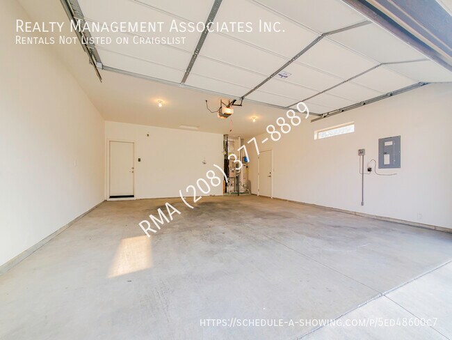 Building Photo - 11277 W Portola St