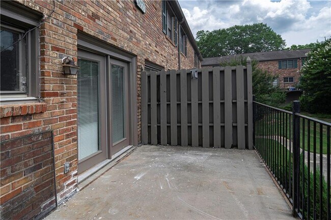 Building Photo - 3071 Colonial Way