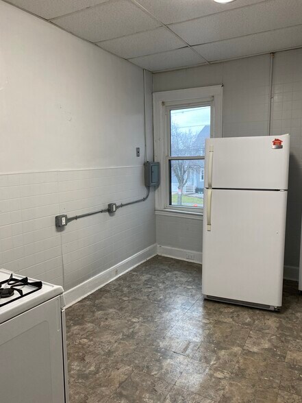Building Photo - 85 Westbury Ave