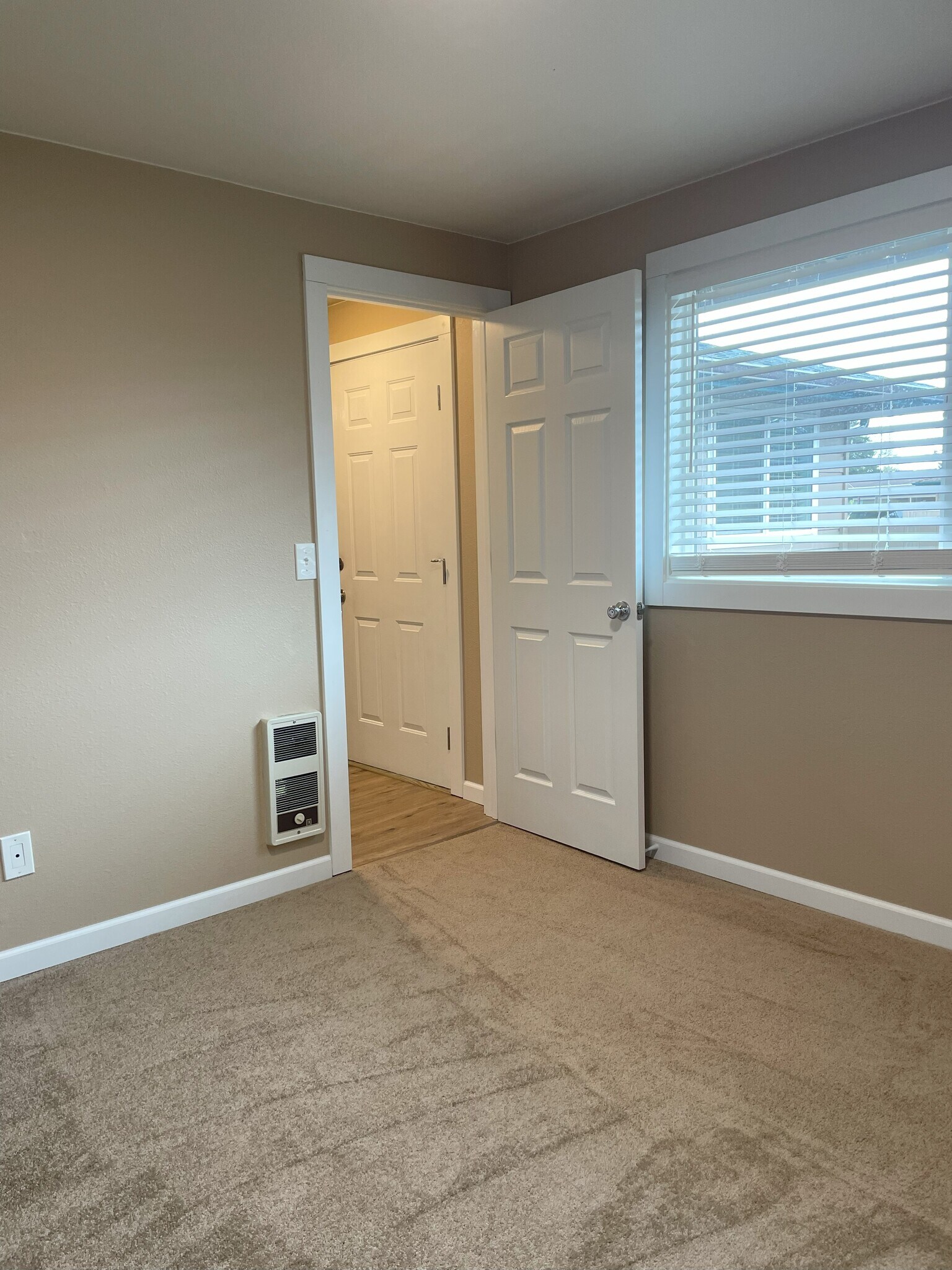 LG Bedroom - 3324 NE Lancaster St