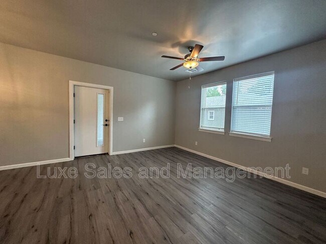 Building Photo - 1138 N Blackwelder Ave