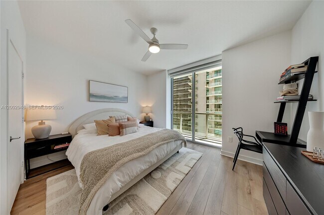 Building Photo - 1111 SW 1st Ave