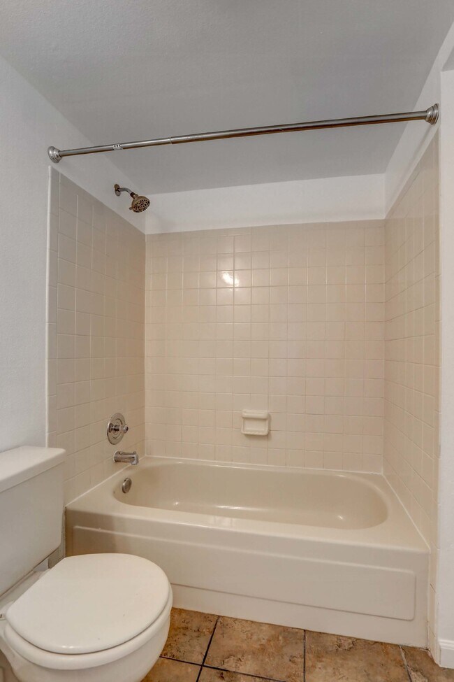 Building Photo - $1,825 - 2 Bed, 2 Bath Condo in Denver wit...