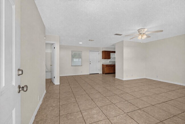 Building Photo - 308 Fern St