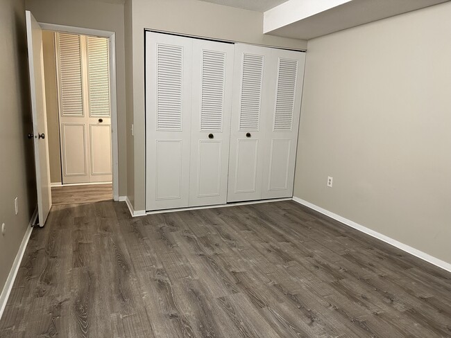 Building Photo - 2 Shrewsbury Green Dr